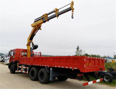 六米一東風(fēng)天錦隨車吊 小型隨車吊的實用之選